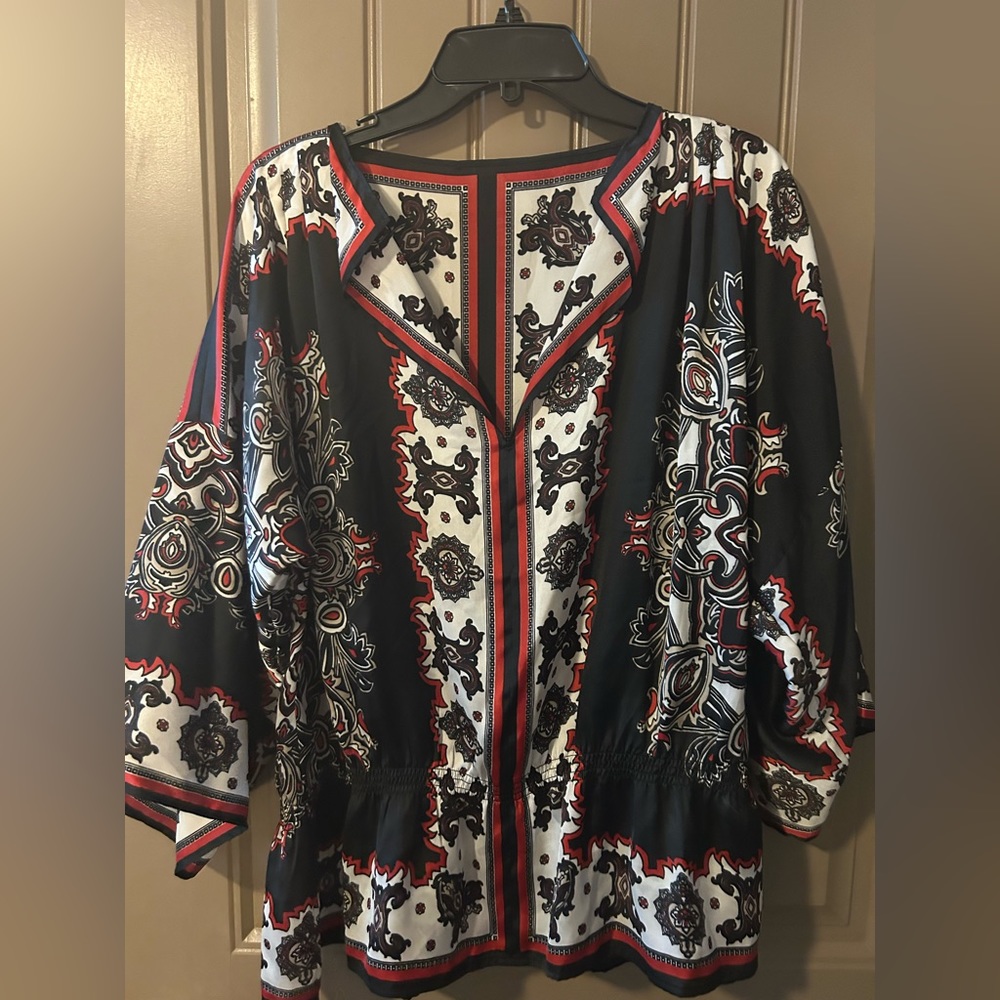 Silk patterned top! Short sleeves, elastic gathered at waist. One size.